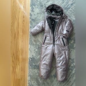 Winter snow suit. Size 3-4 years old